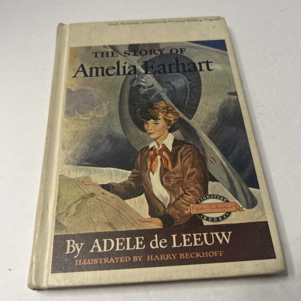 The Story of Amelia Earhart [Signature Books] Adele‎ de Leeuw HC No DC 1955